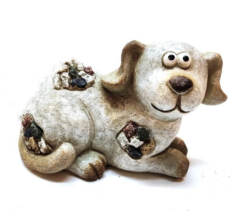 Sød hundehavefigur i glasfiber - perfekt til haven!